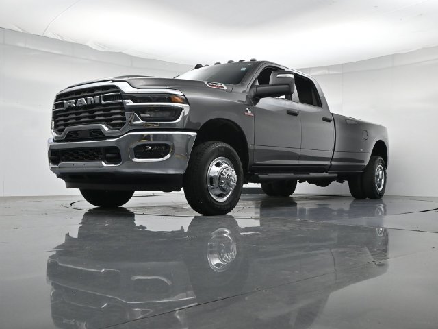 Used 2026 RAM 3500 Tradesman AWD/4WD image 32