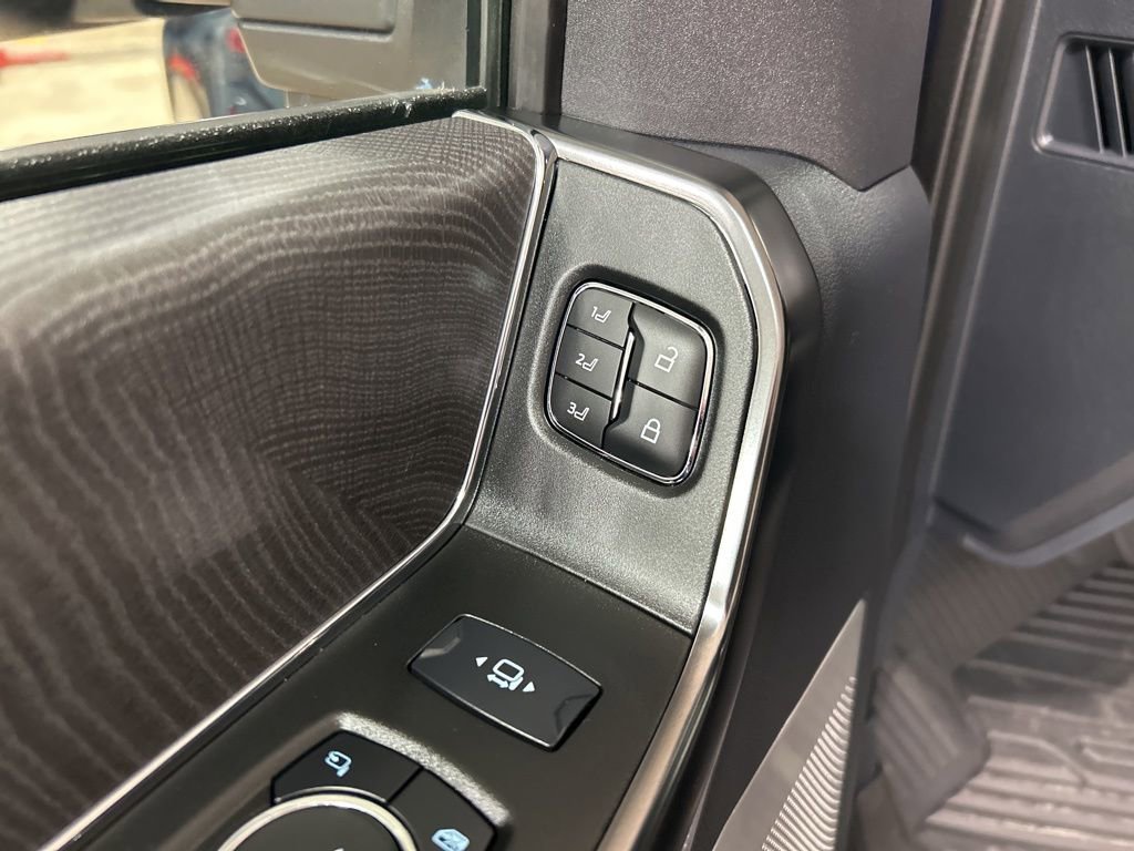 Certified 2024 Ford F350 Platinum w/ Tremor Off-Road Package image 15