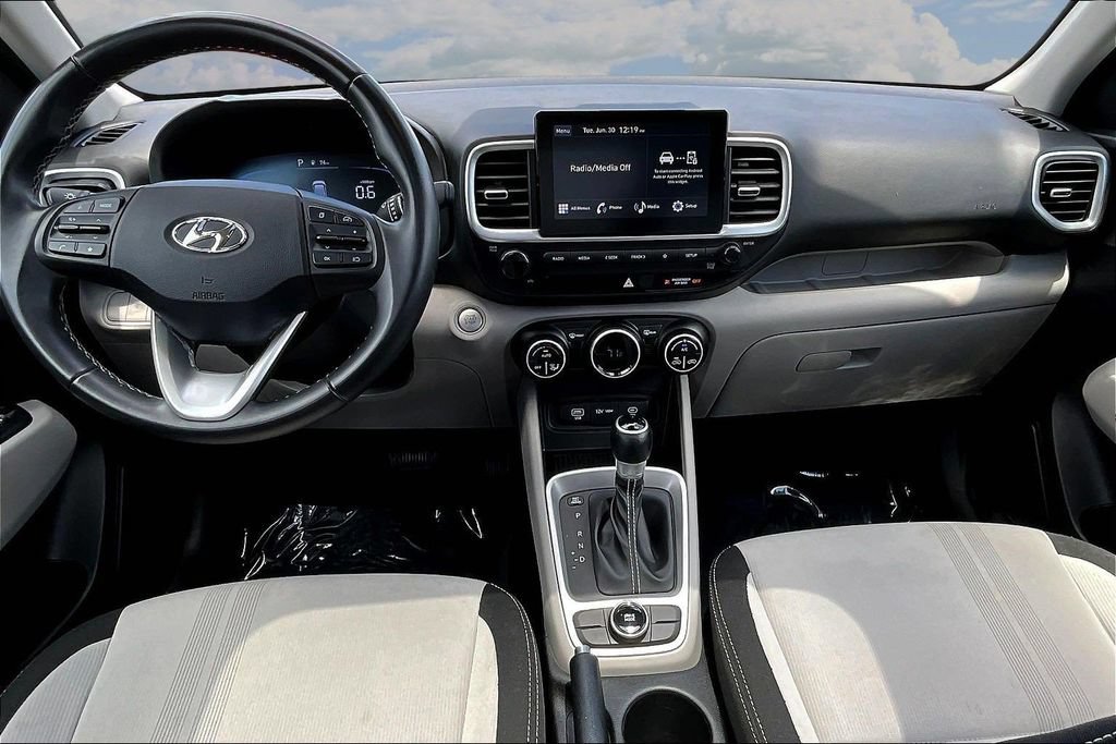 Used 2025 Hyundai Venue SEL FWD image 9