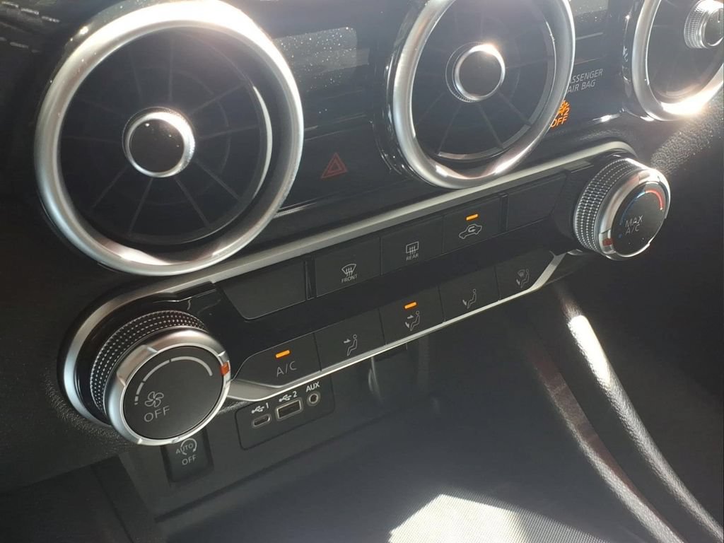 Used 2025 Nissan Sentra SV FWD image 10