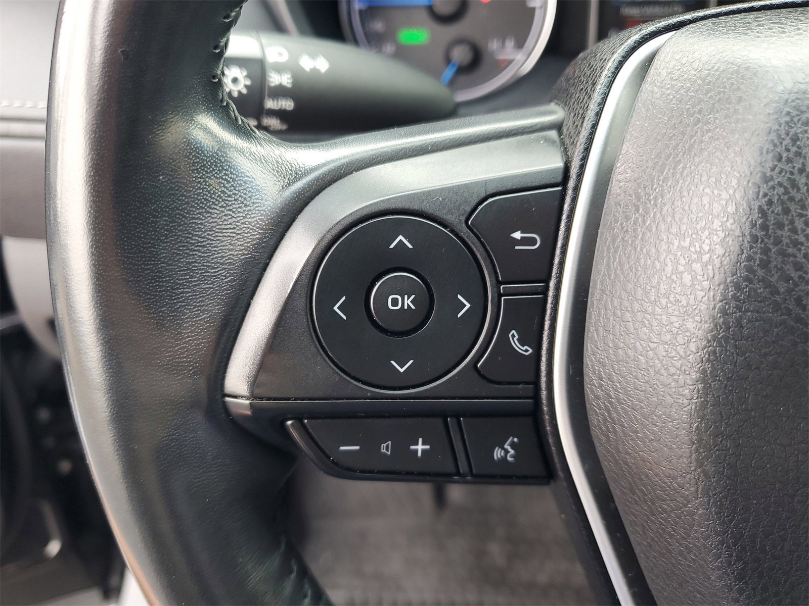 Used 2022 Toyota Venza LE image 21