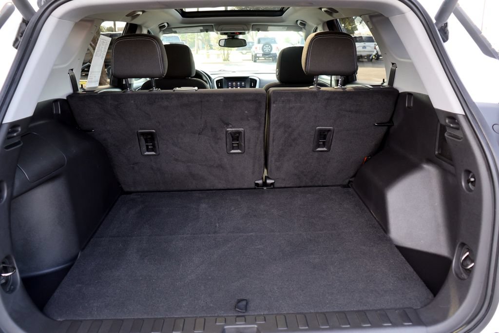 Used 2023 GMC Terrain SLE w/ Driver Convenience Package FWD image 25