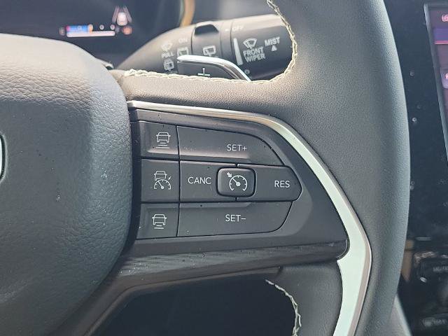 Used 2025 Jeep Grand Cherokee Laredo RWD image 24