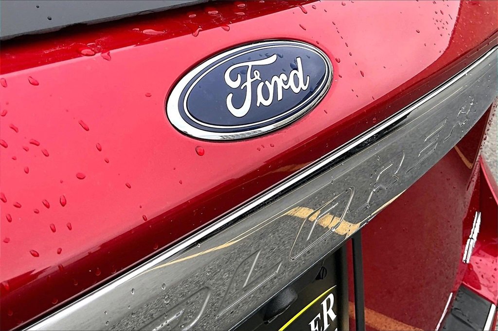 Certified 2022 Ford Explorer Limited w/ Equipment Group 301A image 32