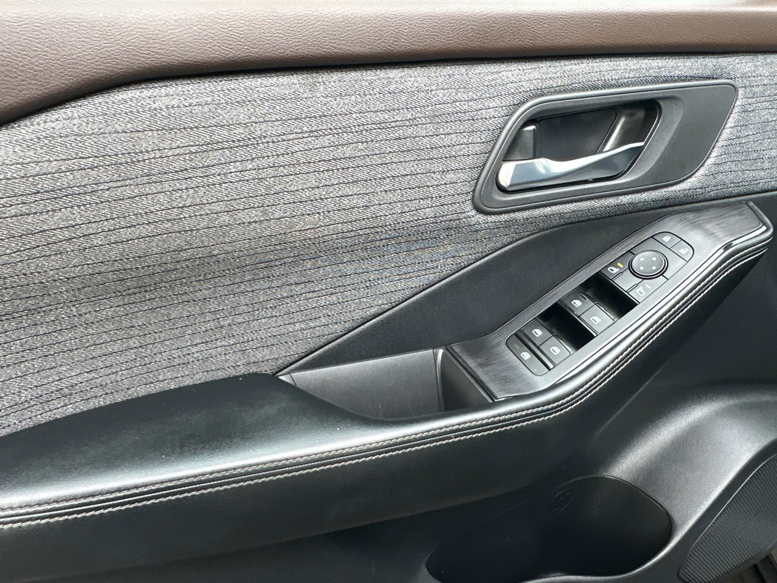 Used 2023 Nissan Rogue SV image 11