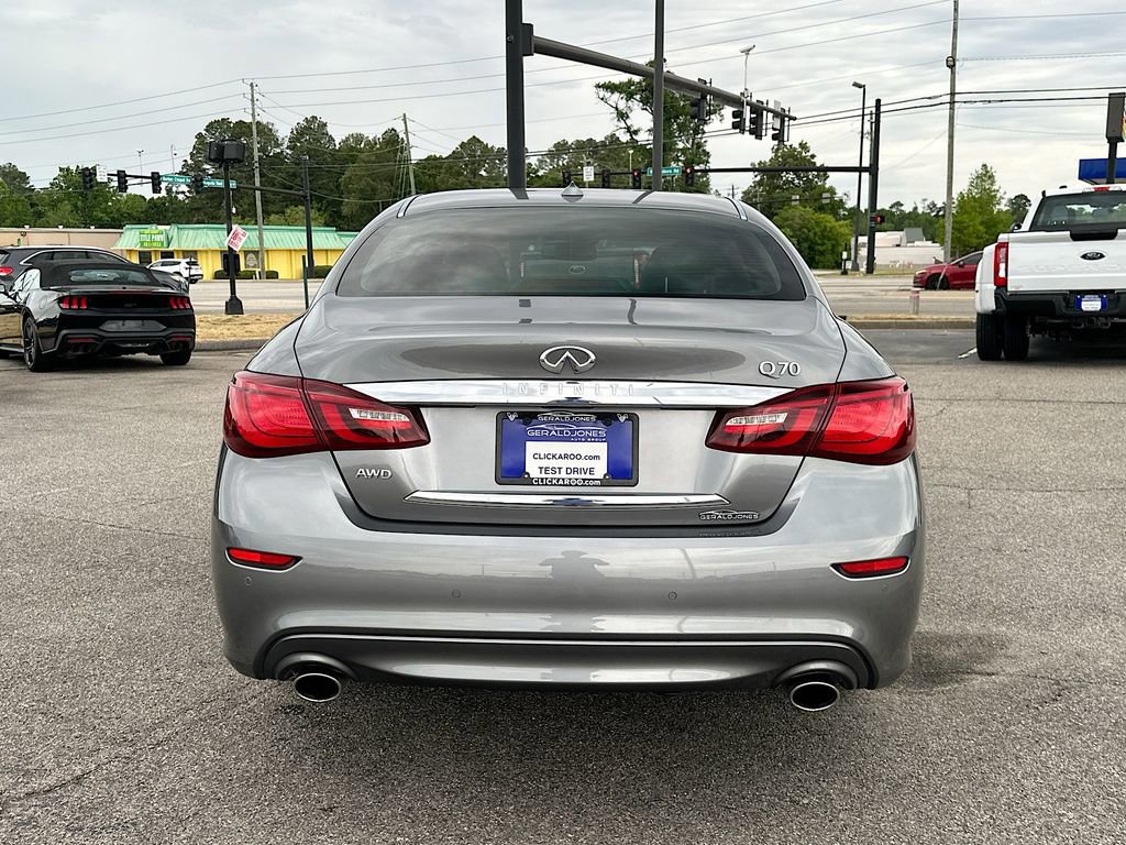 Used 2018 INFINITI Q70 Luxe w/ Proactive Package AWD/4WD image 3