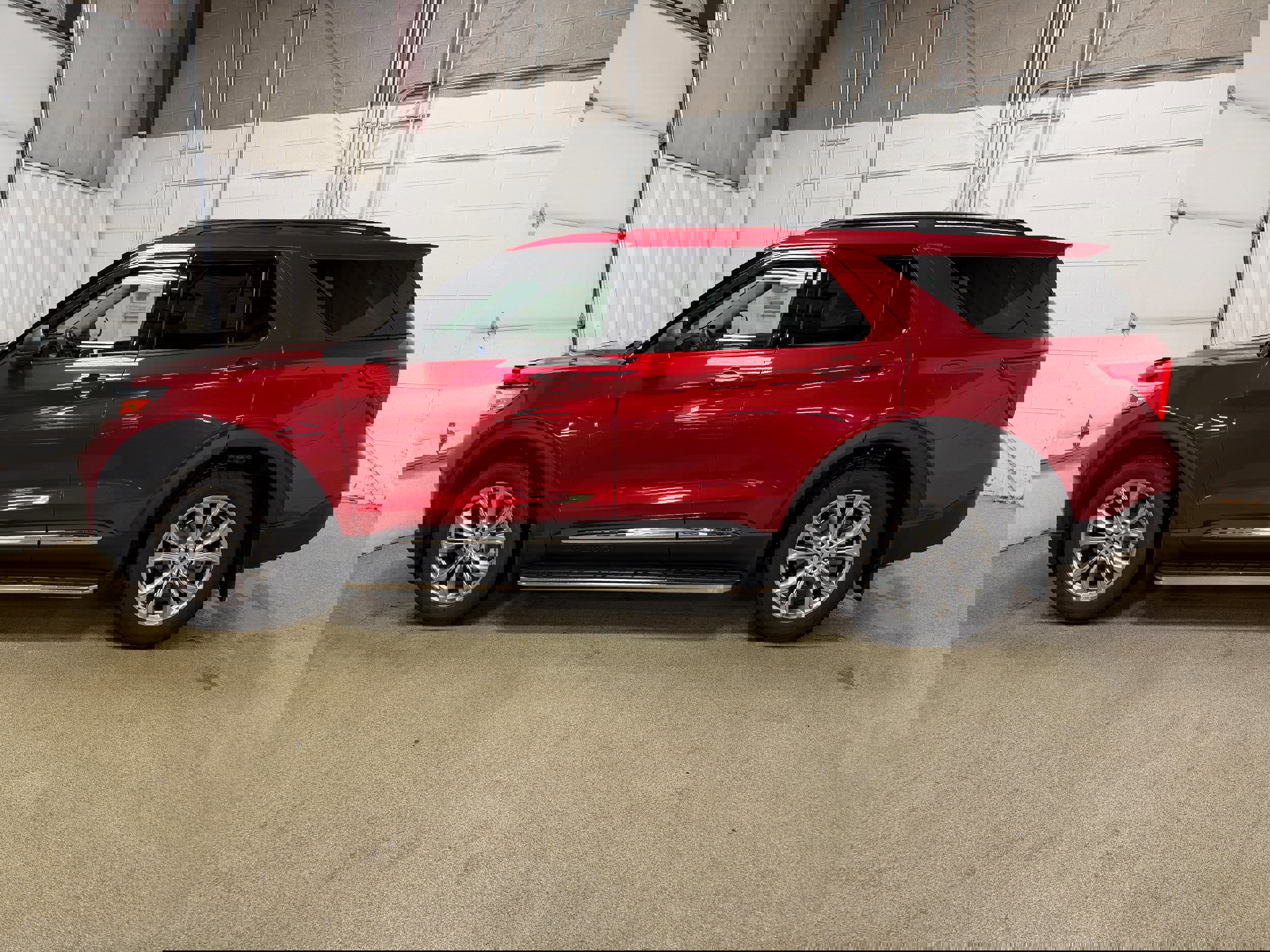 Certified 2021 Ford Explorer XLT w/ Equipment Group 202A image 4