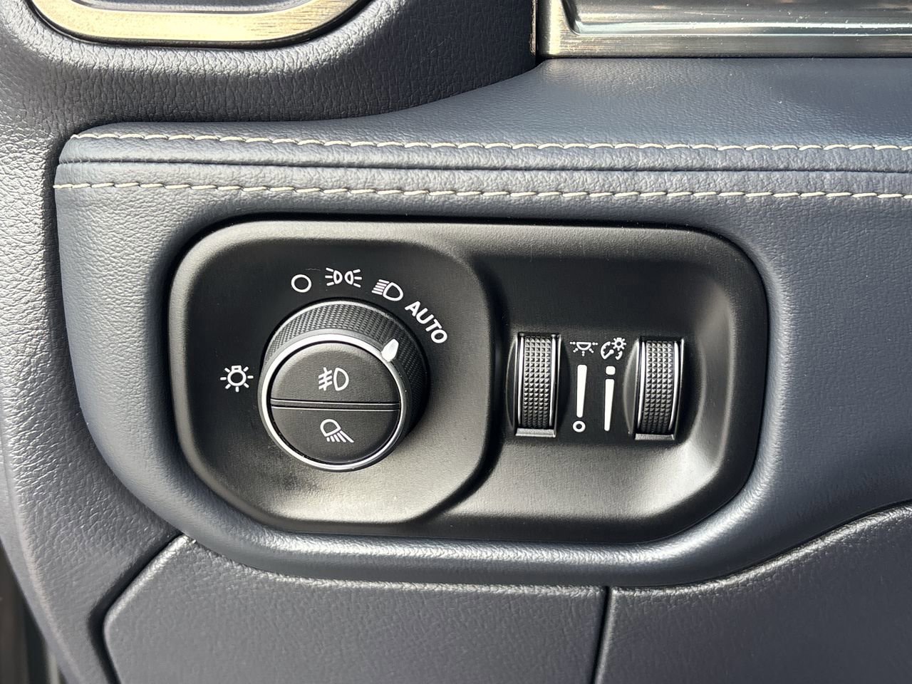 Used 2022 RAM 3500 Limited image 33