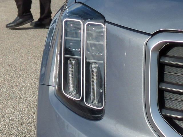Used 2025 Kia Telluride SX w/ SX Captain's Chair Package image 10