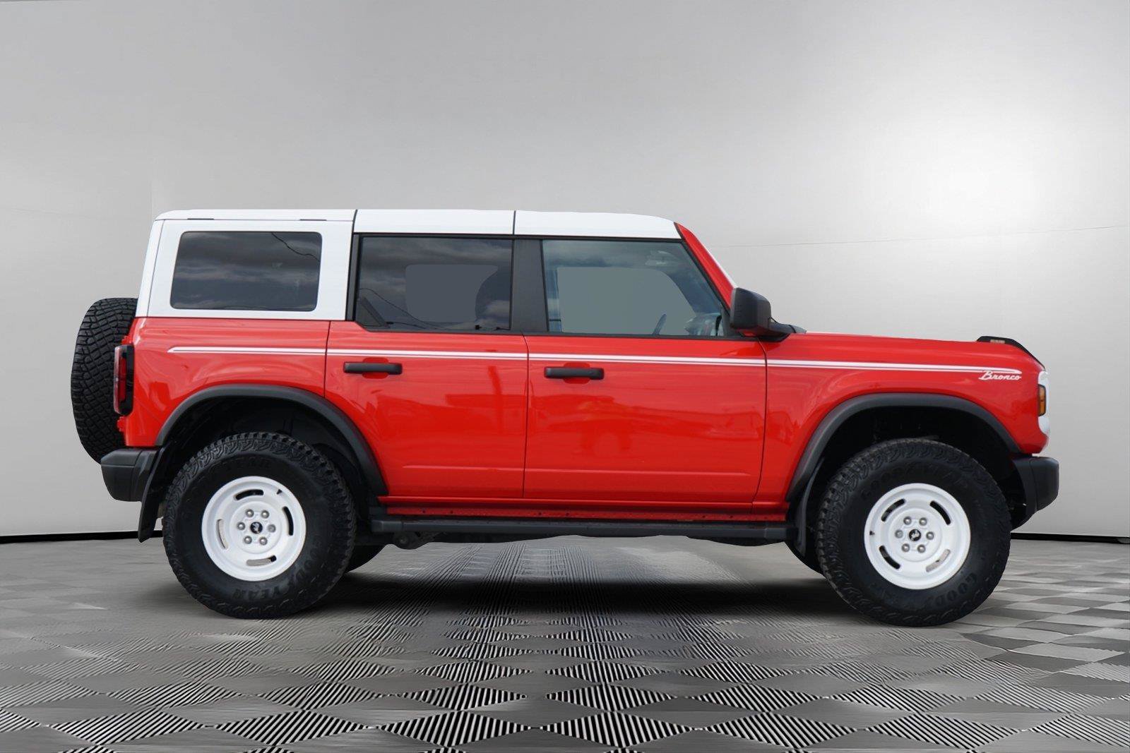Certified 2023 Ford Bronco Heritage Edition AWD/4WD image 4