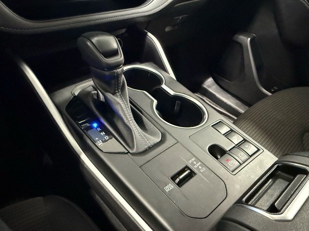 Used 2023 Toyota Highlander L image 19