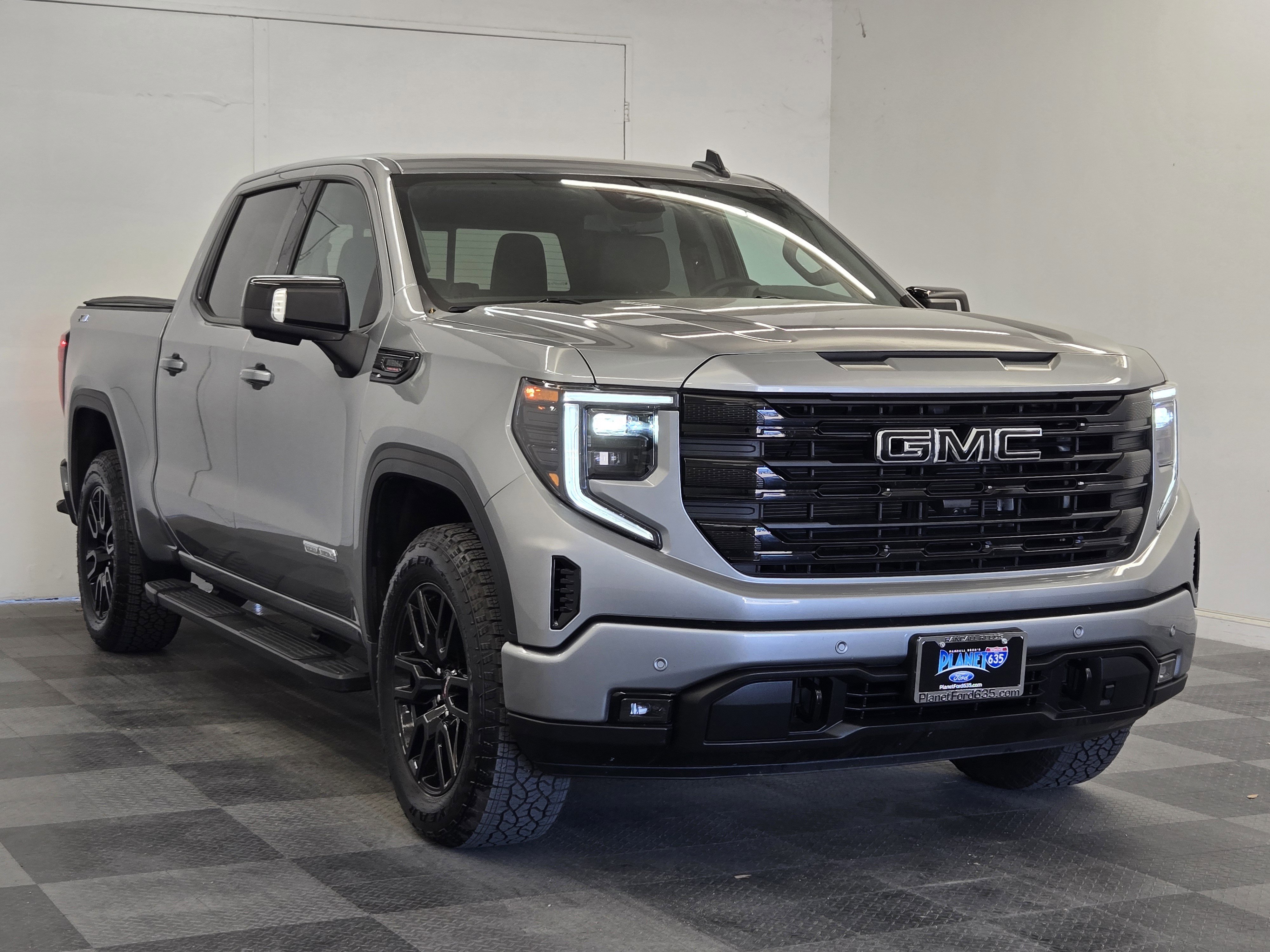 Used 2025 GMC Sierra 1500 Elevation w/ Elevation Premium Package image 2