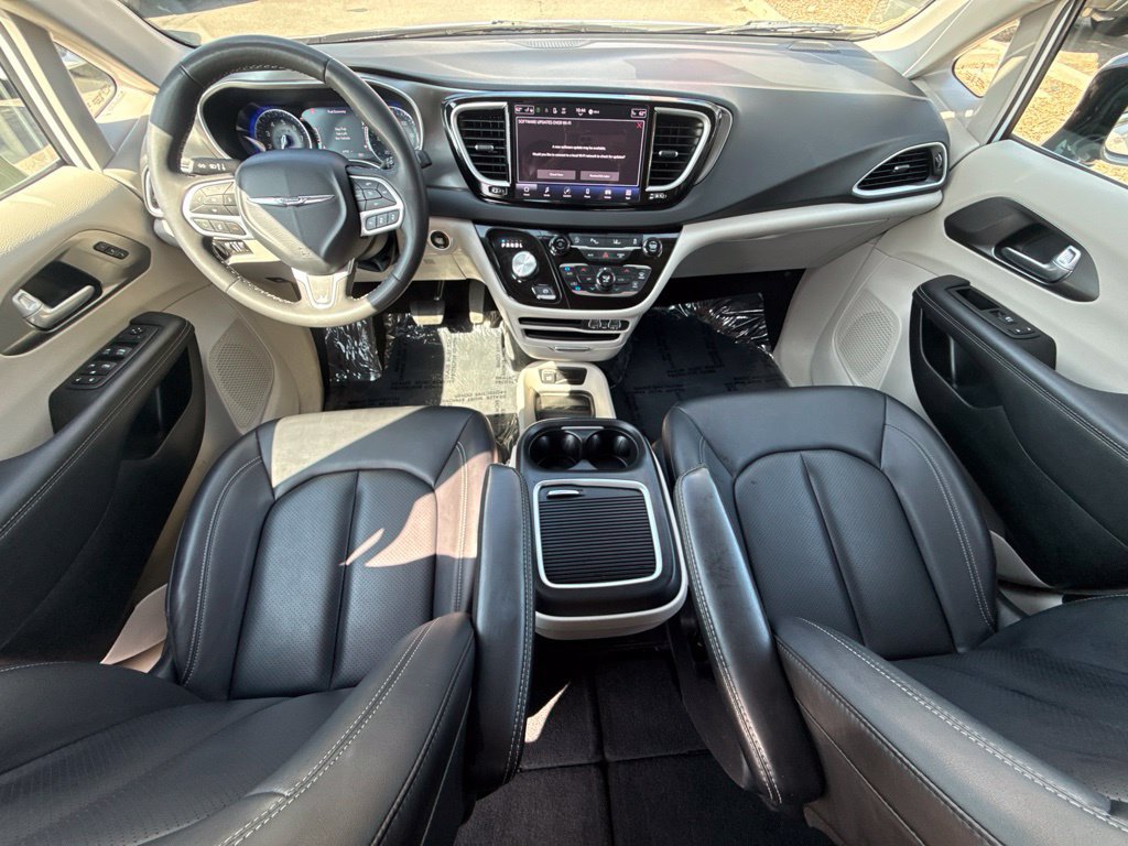Used 2024 Chrysler Pacifica Touring-L FWD image 32