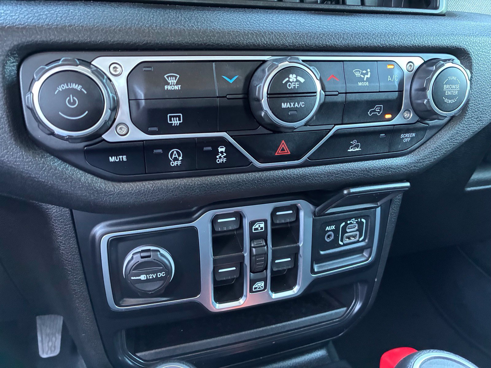 Used 2024 Jeep Wrangler Unlimited Sport AWD/4WD image 23