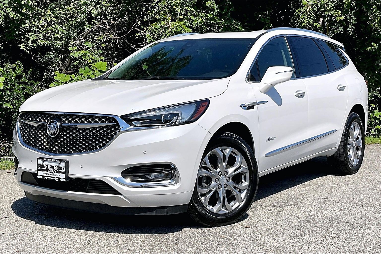 Used 2020 Buick Enclave Avenir w/ Avenir Technology Package AWD/4WD image 3