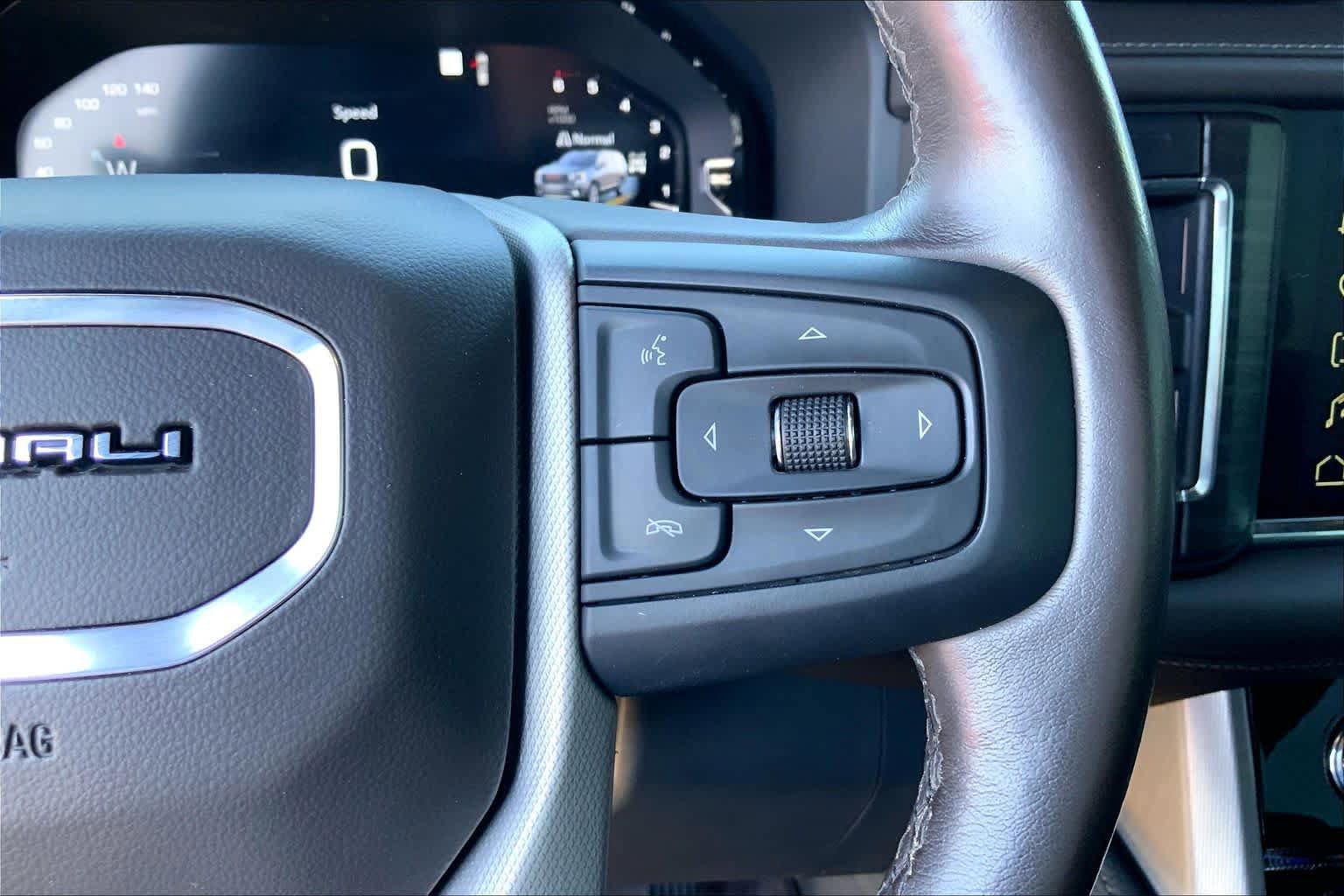 Used 2022 GMC Yukon XL Denali AWD/4WD image 25