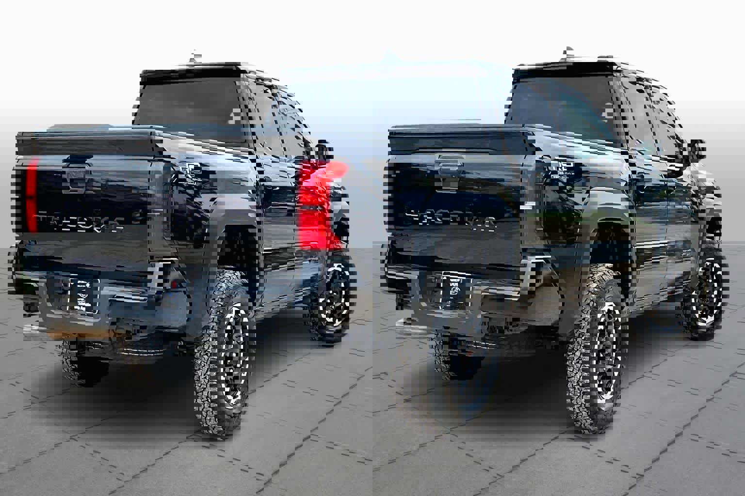 Used 2025 Toyota Tacoma TRD Off-Road image 3