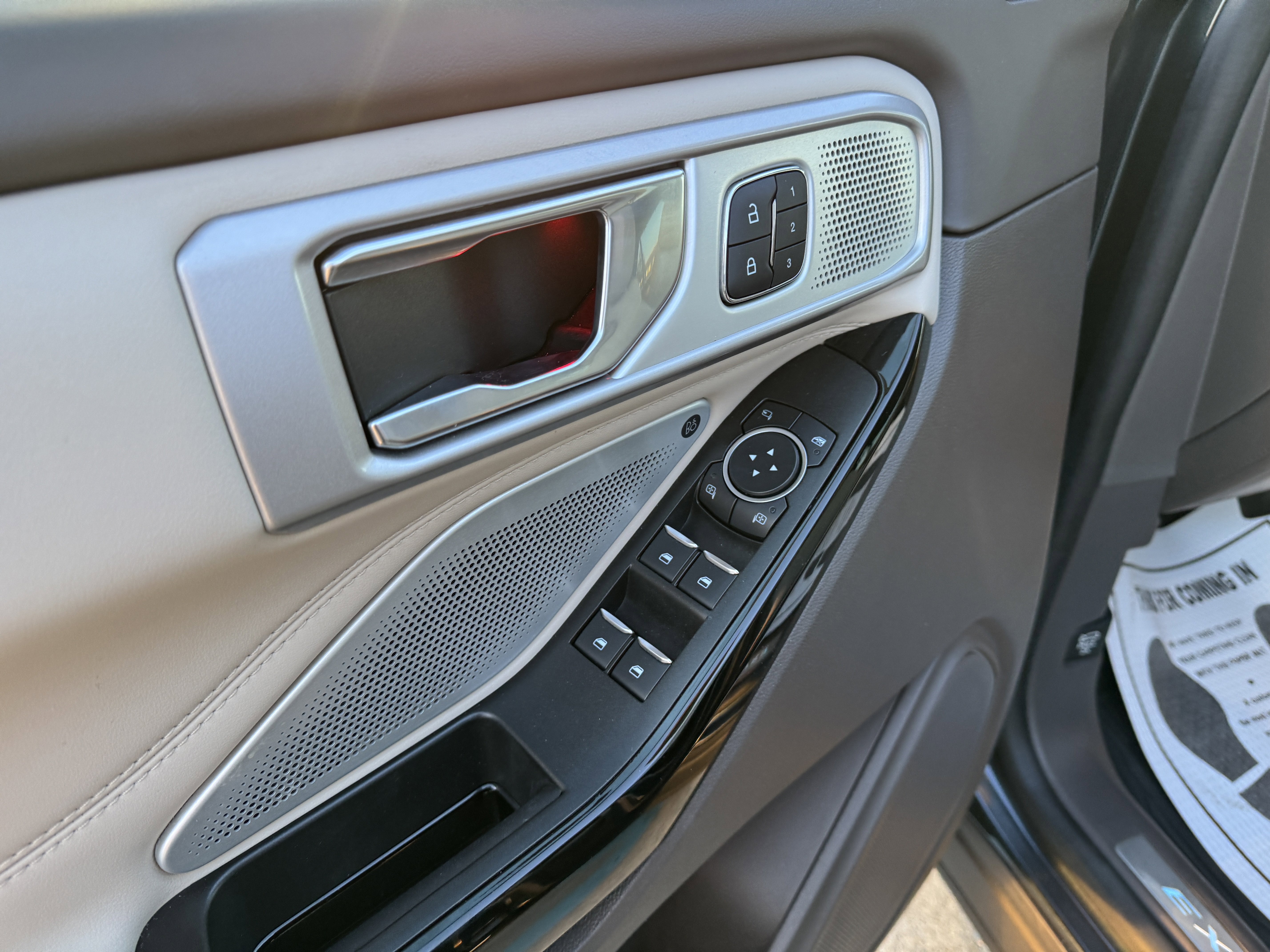 Certified 2022 Ford Explorer Platinum w/ Equipment Group 601A image 8