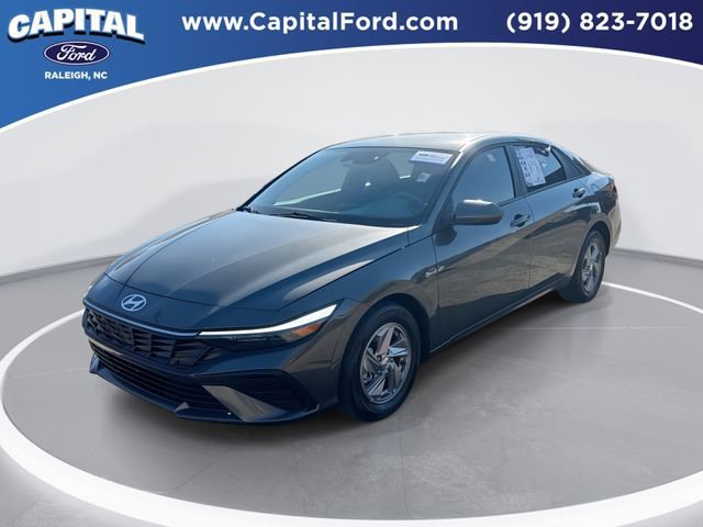 Used 2024 Hyundai Elantra SE image 1