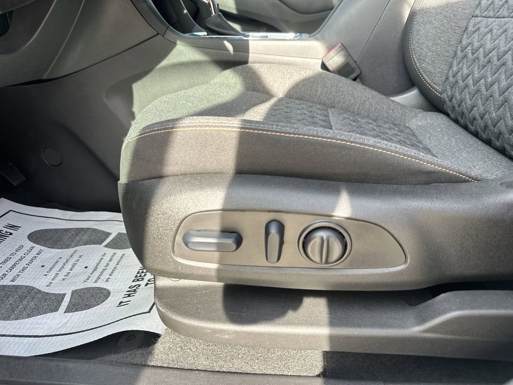 Used 2024 Chevrolet Equinox LT image 9