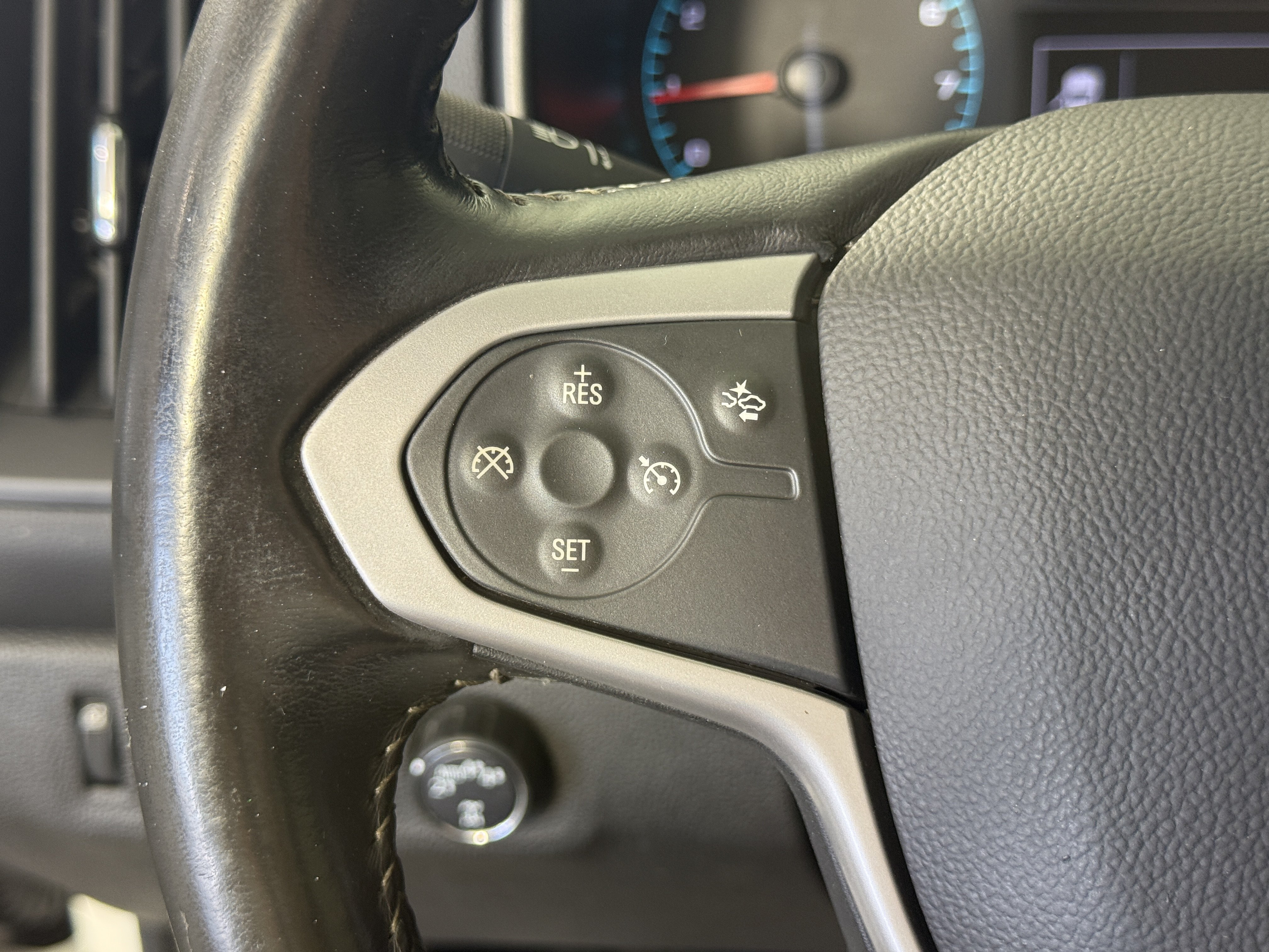 Used 2022 Chevrolet Colorado LT w/ Fleet Safety Package AWD/4WD image 23