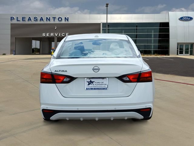 Used 2025 Nissan Altima 2.5 SV FWD image 4