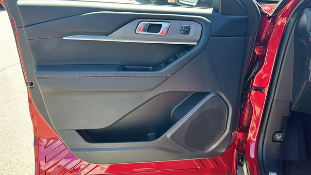 Certified 2025 Ford Explorer ST-Line w/ Premium Package RWD image 18