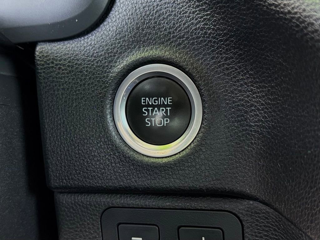 Used 2022 Toyota Tundra SR5 w/ SR5 Convenience Package AWD/4WD image 23