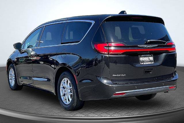 Used 2023 Chrysler Pacifica Touring-L FWD image 12