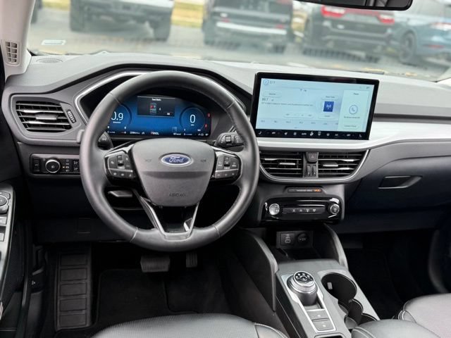 Certified 2025 Ford Escape Platinum AWD/4WD image 6