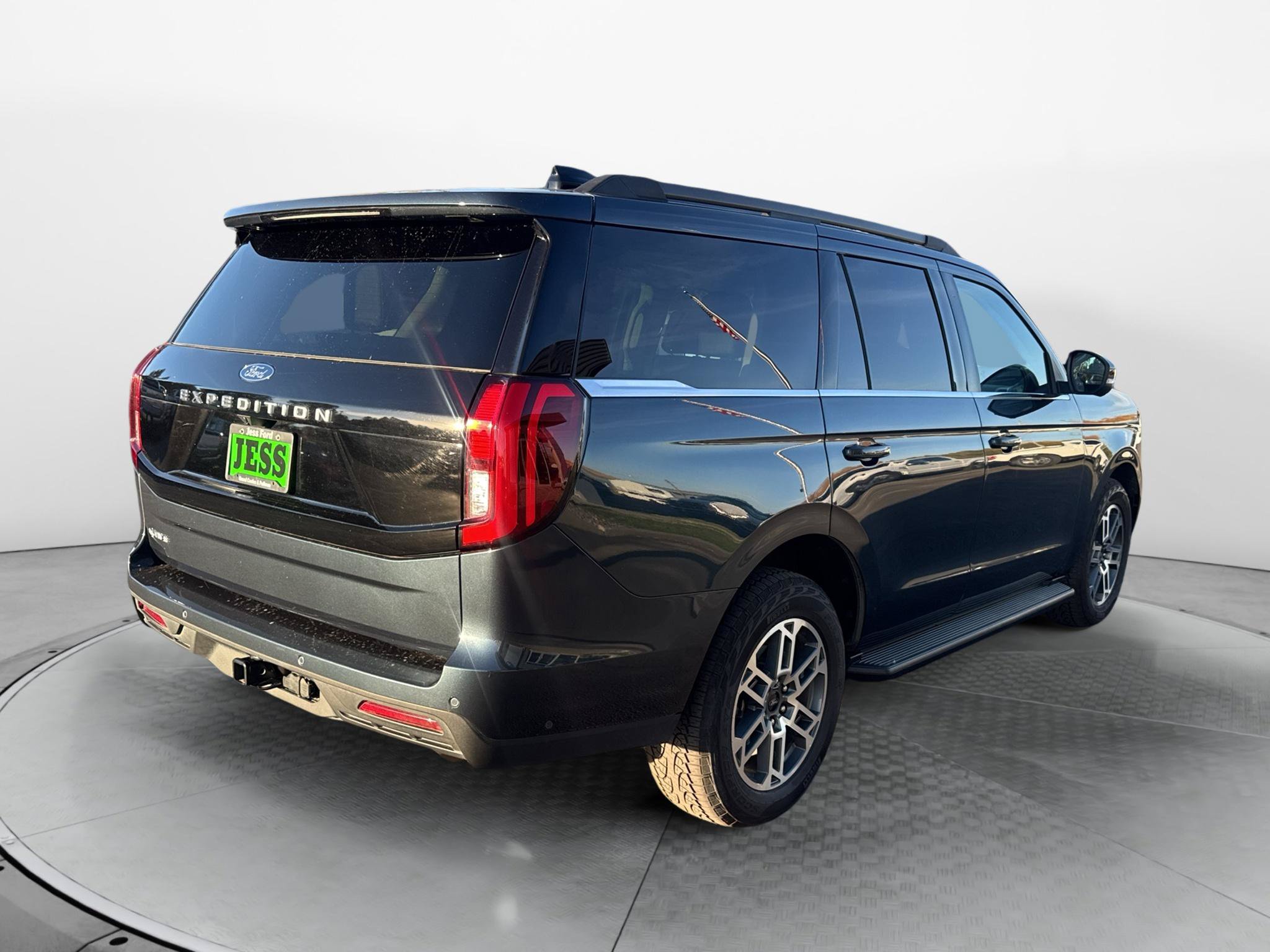 Certified 2025 Ford Expedition Active AWD/4WD image 6