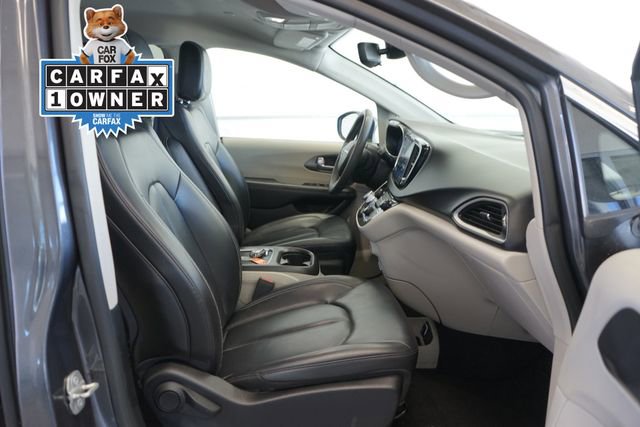 Used 2023 Chrysler Pacifica Touring-L FWD image 31