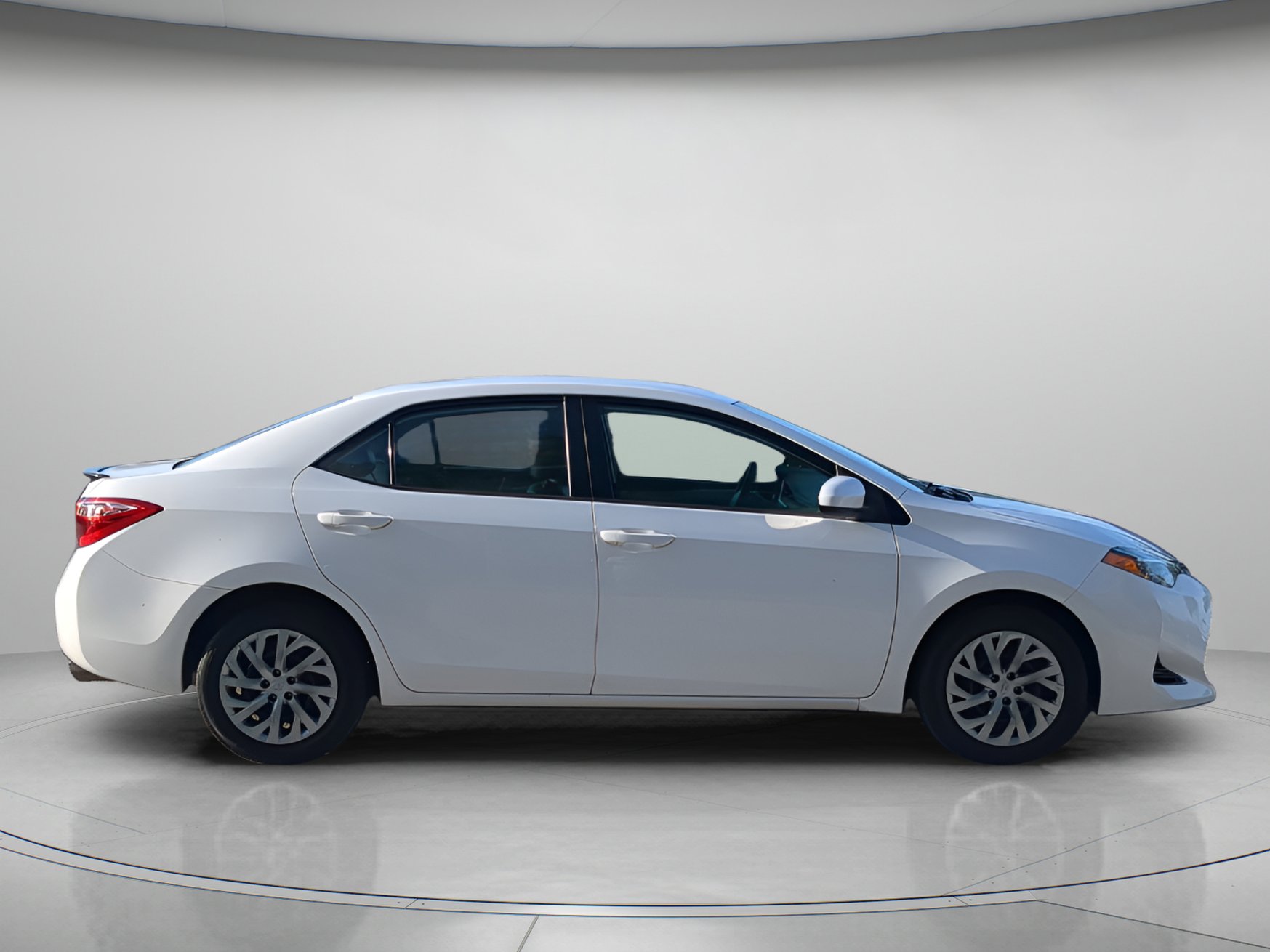 Used 2018 Toyota Corolla LE image 38