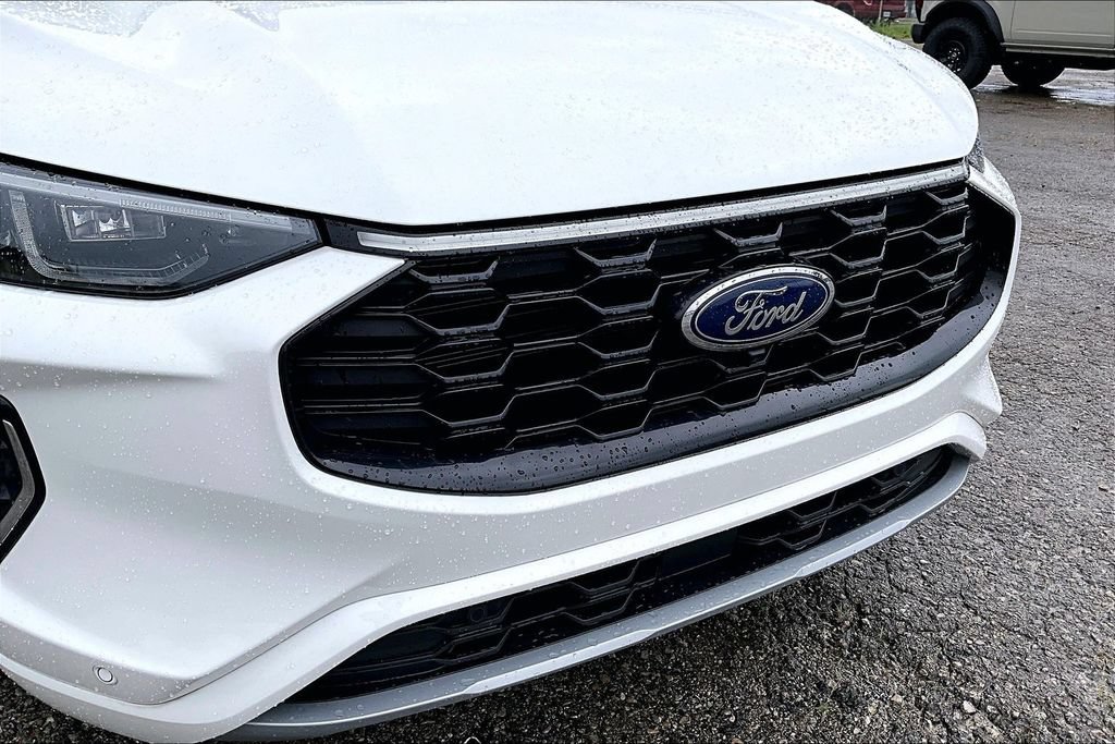Certified 2023 Ford Escape ST-Line Elite AWD/4WD image 28