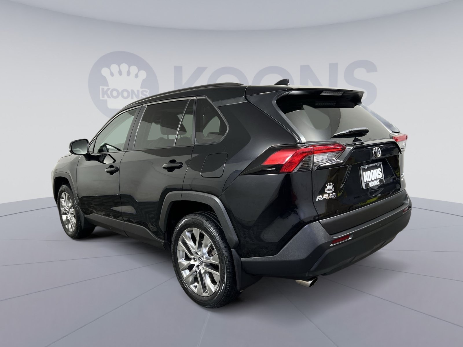 Used 2021 Toyota RAV4 XLE Premium AWD/4WD image 8