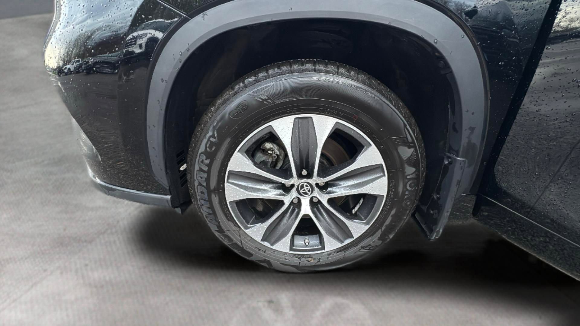 Used 2023 Toyota Highlander L image 34