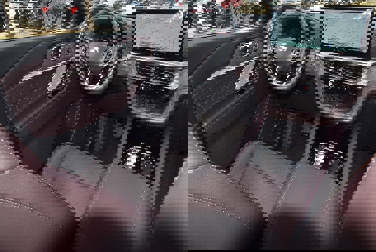 Certified 2025 Ford Explorer Platinum w/ LUX Leather Package image 16