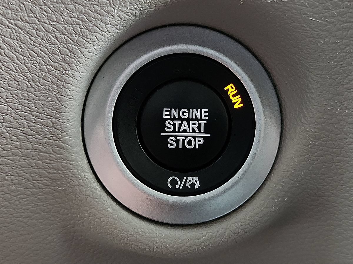 Used 2024 Chrysler Voyager LX FWD image 9