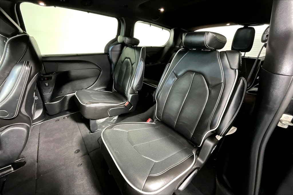 Used 2025 Chrysler Pacifica Limited FWD image 26