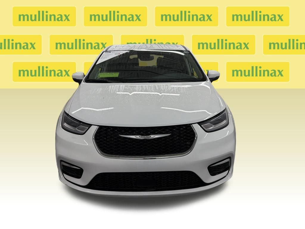 Used 2023 Chrysler Pacifica Touring-L FWD image 14