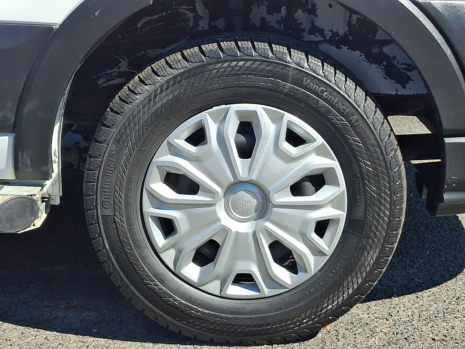 Certified 2024 Ford Transit 250 Low Roof w/ Exterior Upgrade Package RWD image 9