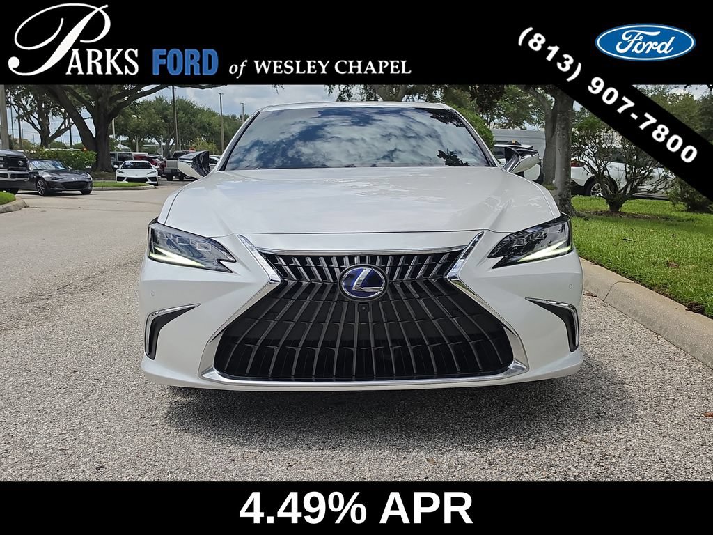 Used 2022 Lexus ES 300h Ultra Luxury w/ Accessory Package 2 FWD image 3