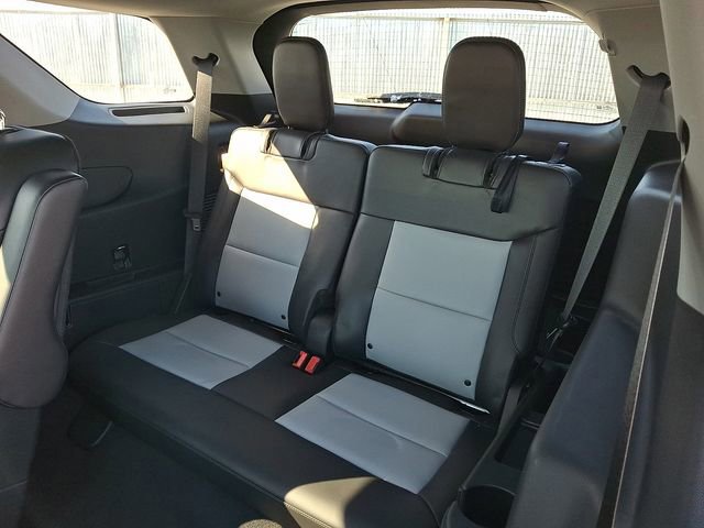 Certified 2022 Ford Explorer XLT w/ Equipment Group 202A image 9