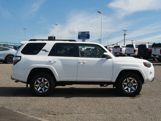 Used 2022 Toyota 4Runner TRD Off-Road AWD/4WD image 2