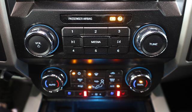 Certified 2021 Ford F250 Lariat w/ Chrome Package image 15