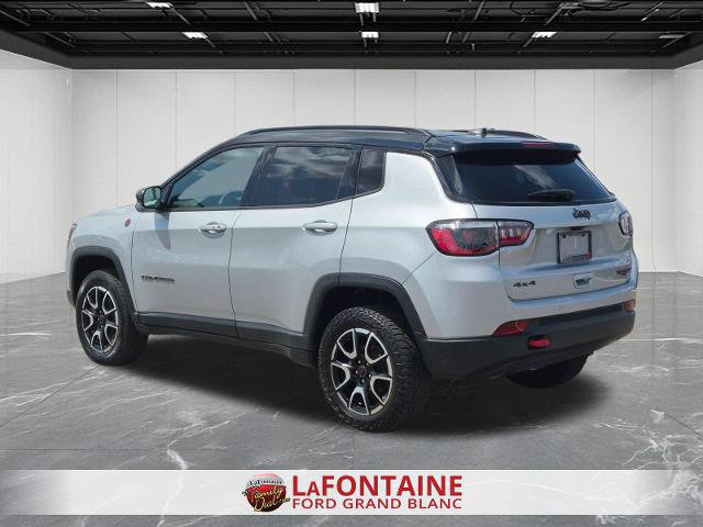 Used 2025 Jeep Compass Trailhawk AWD/4WD image 3