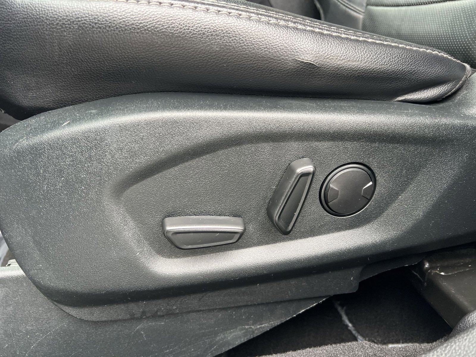 Certified 2019 Ford Explorer Limited w/ Class III Trailer Tow Package image 14