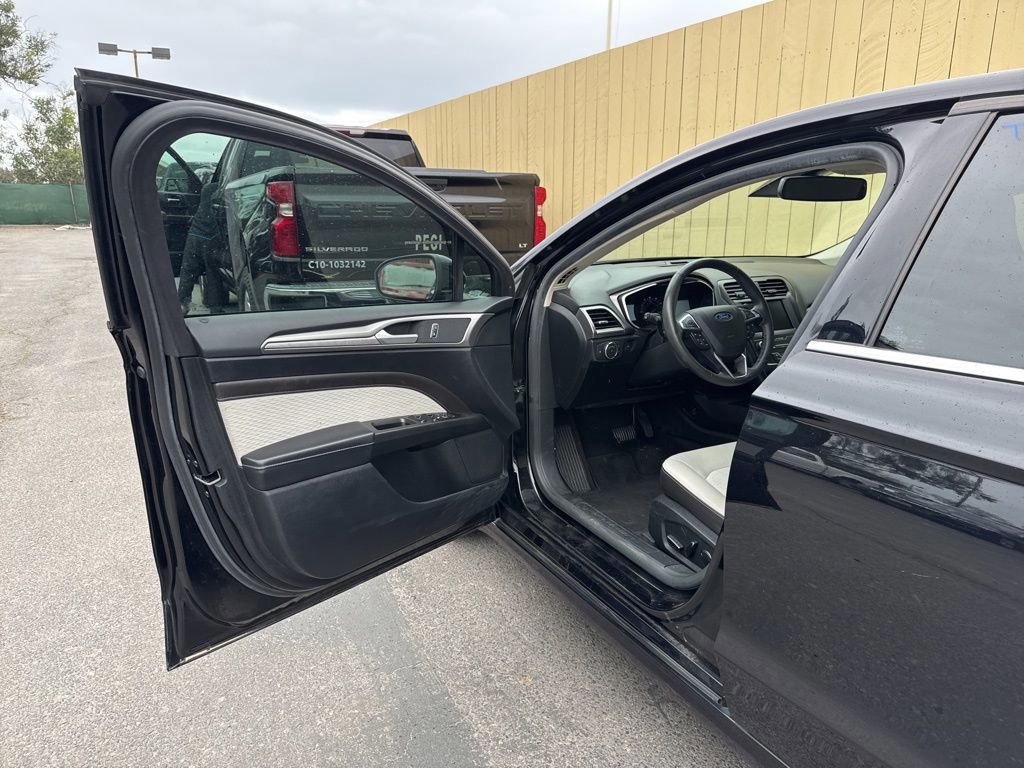 Certified 2019 Ford Fusion SE w/ Equipment Group 151A image 8