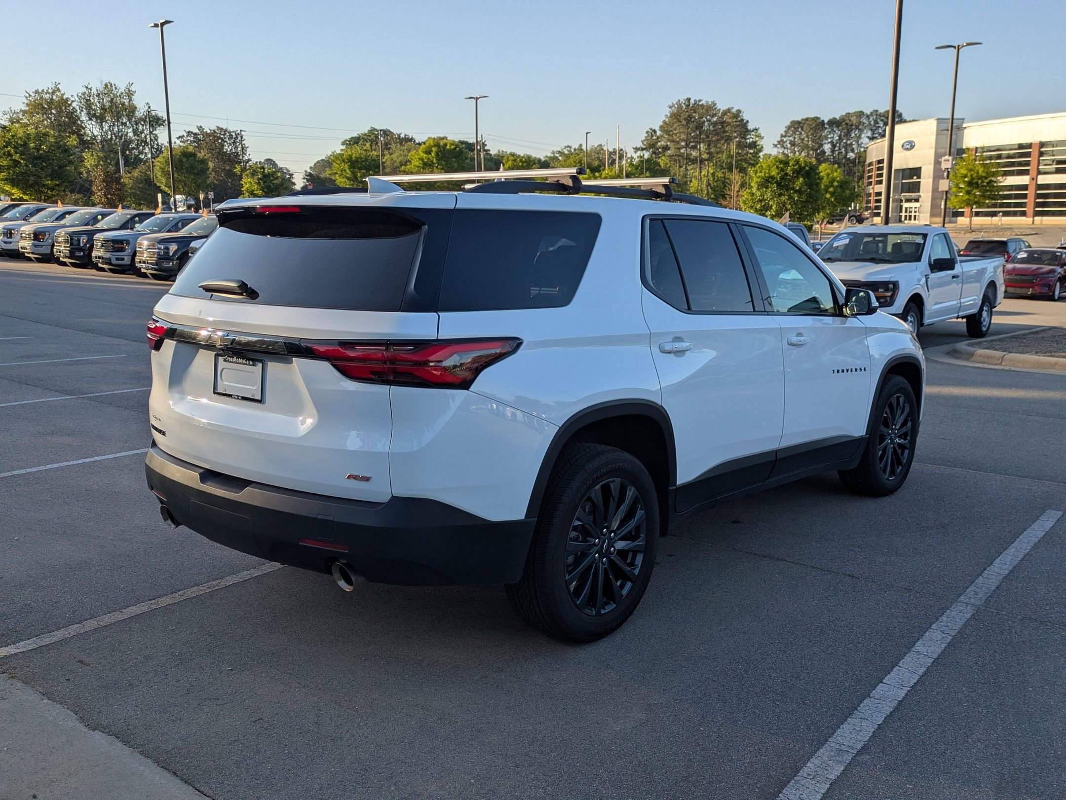 Used 2023 Chevrolet Traverse RS FWD image 4