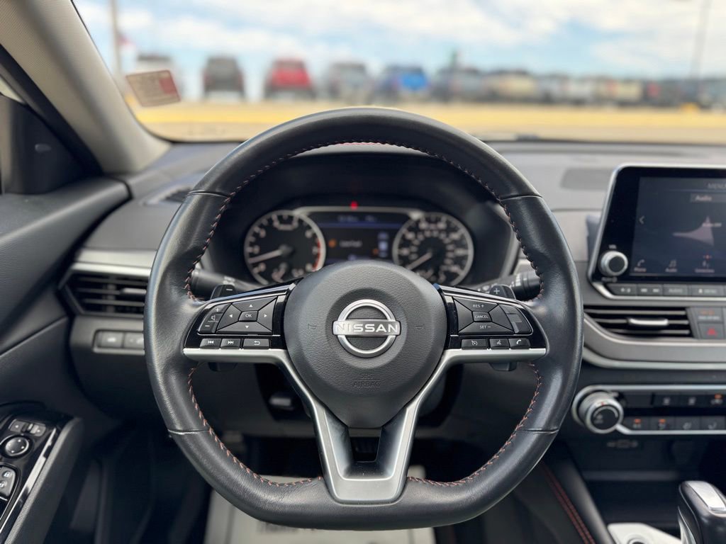 Used 2025 Nissan Altima 2.5 SR FWD image 15
